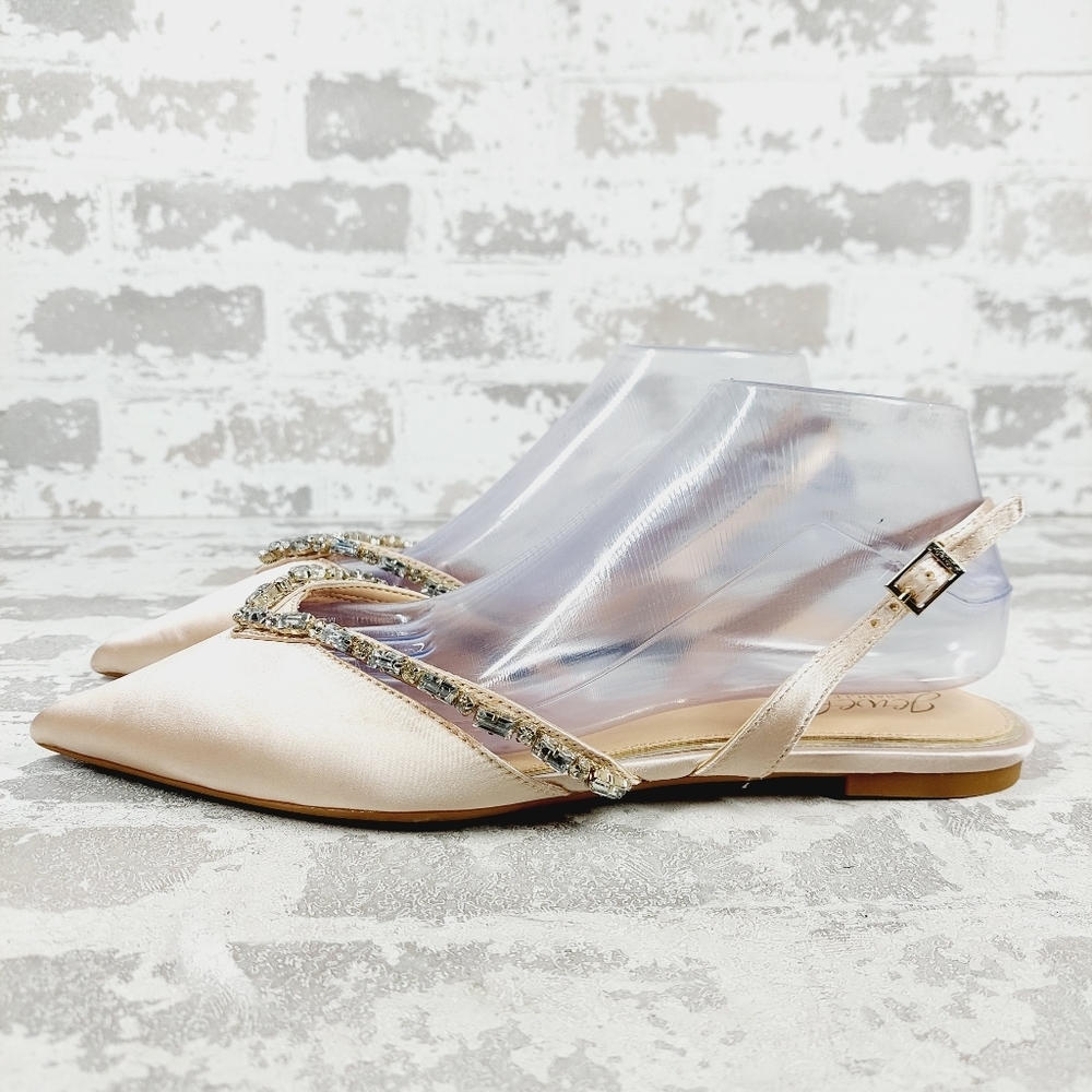 New Jewel Badgley Mischka Camden Wide Champagne Buckle Up Flats C565